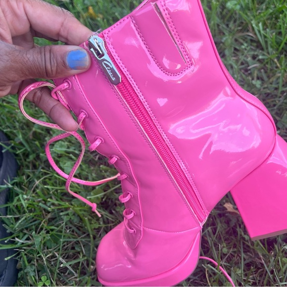 Boots - Picture 4 of 10